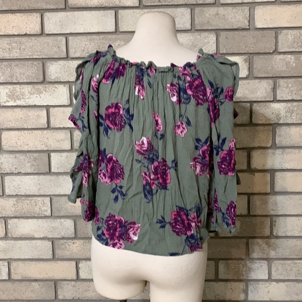 3for$20 xs blouse  - Picture 3 of 4
